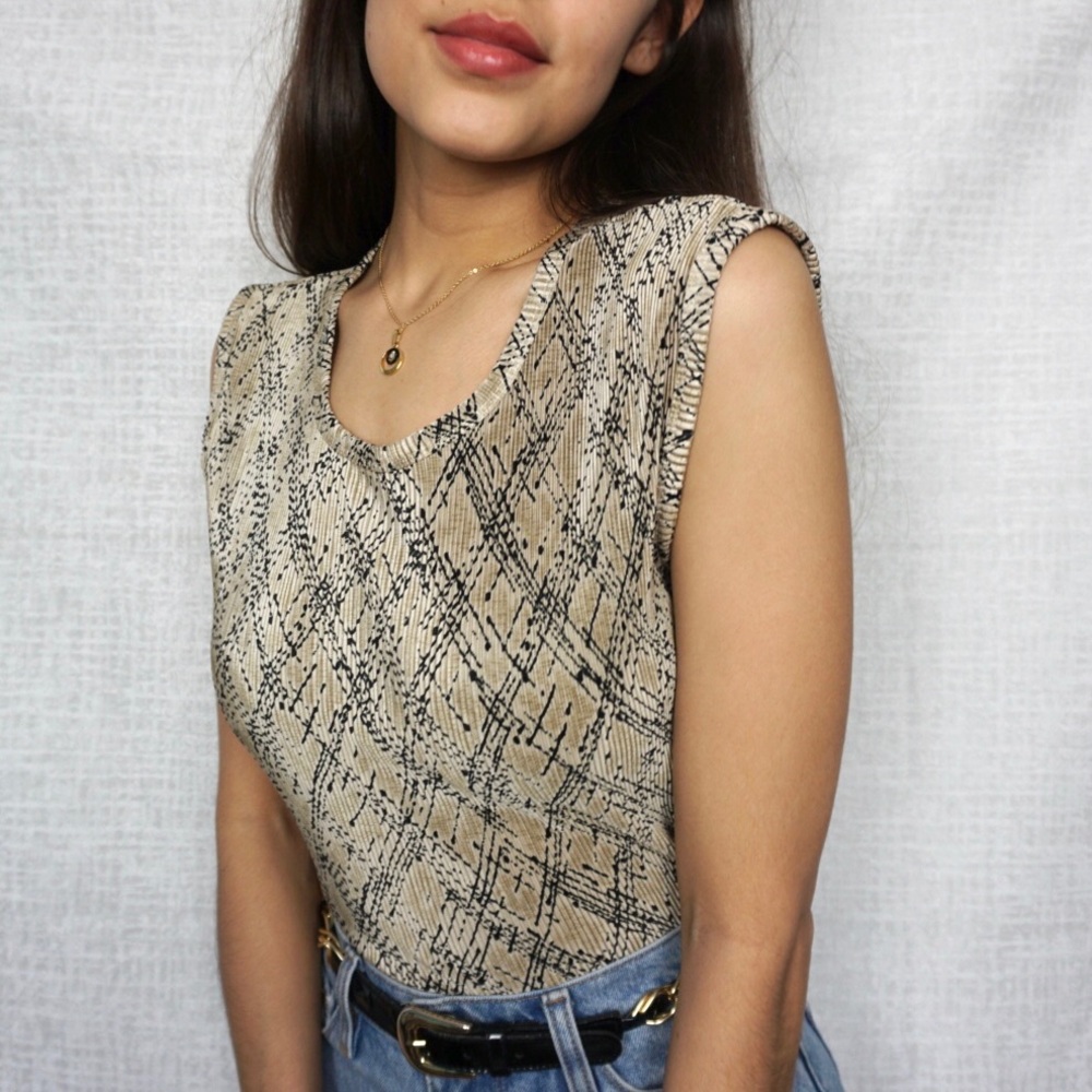 Stretchy Ribbed Tan Top W Black Artistic Pattern